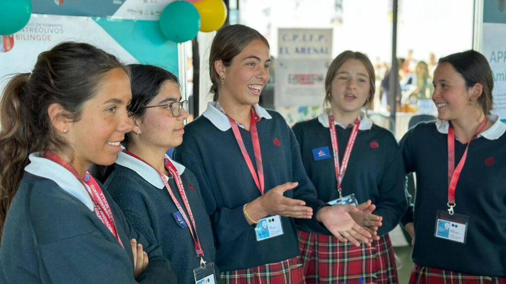 El proyecto AMIGOS de las alumnas de 4º ESO del Colegio Entreolivos recibe la Mención Especial al Emprendimiento Social