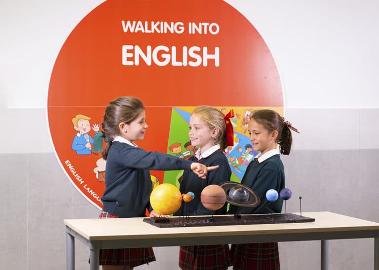 WALKING INTO ENGLISH_TABLET