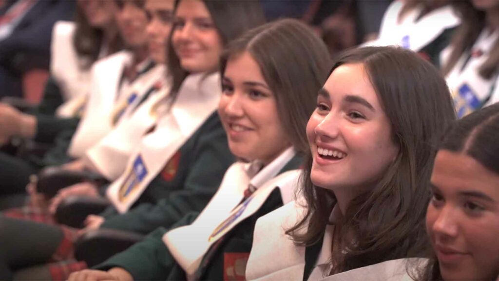 El Colegio Montespiño celebra el acto de Imposición de becas de las alumnas de la XLIV promoción