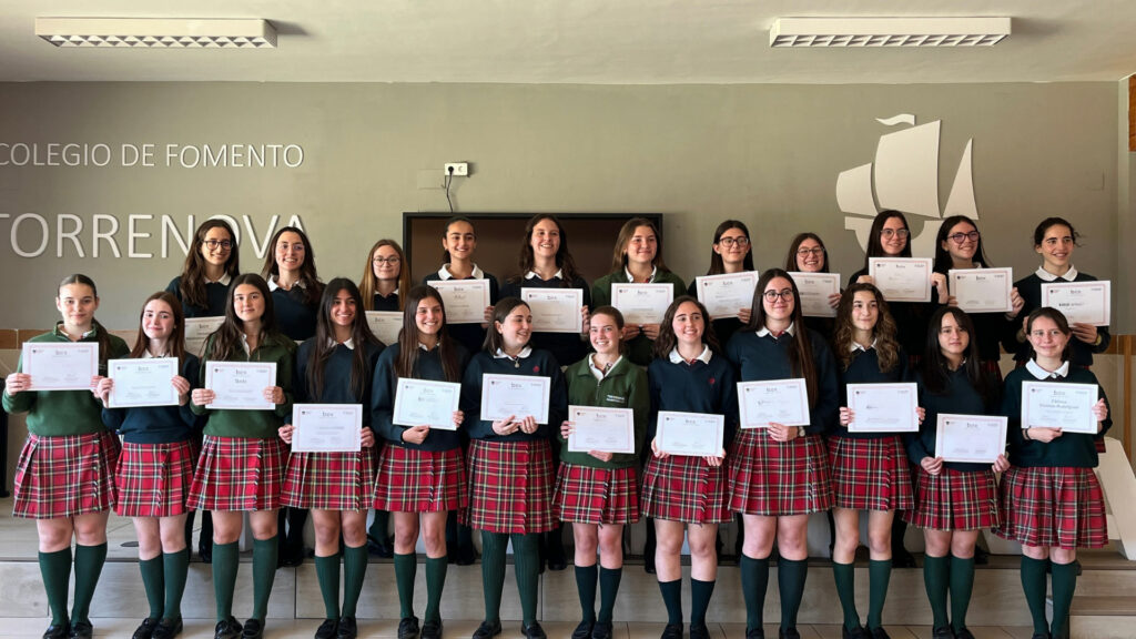 Las alumnas del Bachillerato de Excelencia del Colegio Torrenova reciben sus diplomas acreditativos del curso 23/24